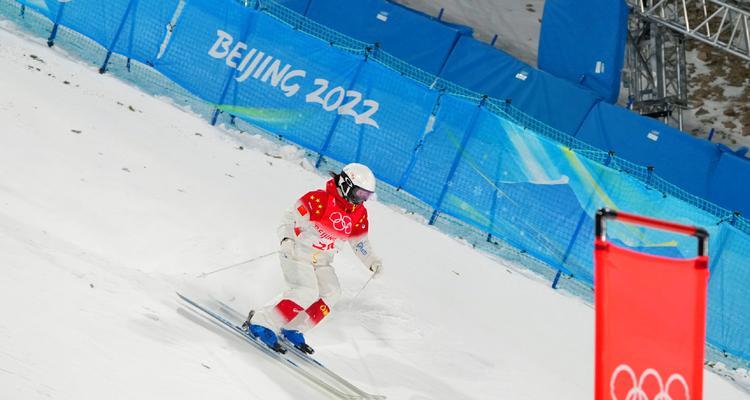 谷爱凌夺冠自由式滑雪技巧比赛（惊险刺激的比赛现场、谷爱凌获胜的秘密）