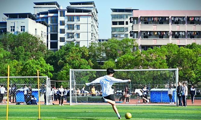 小学三年级足球绕杆技巧教学（掌握足球绕杆技巧）