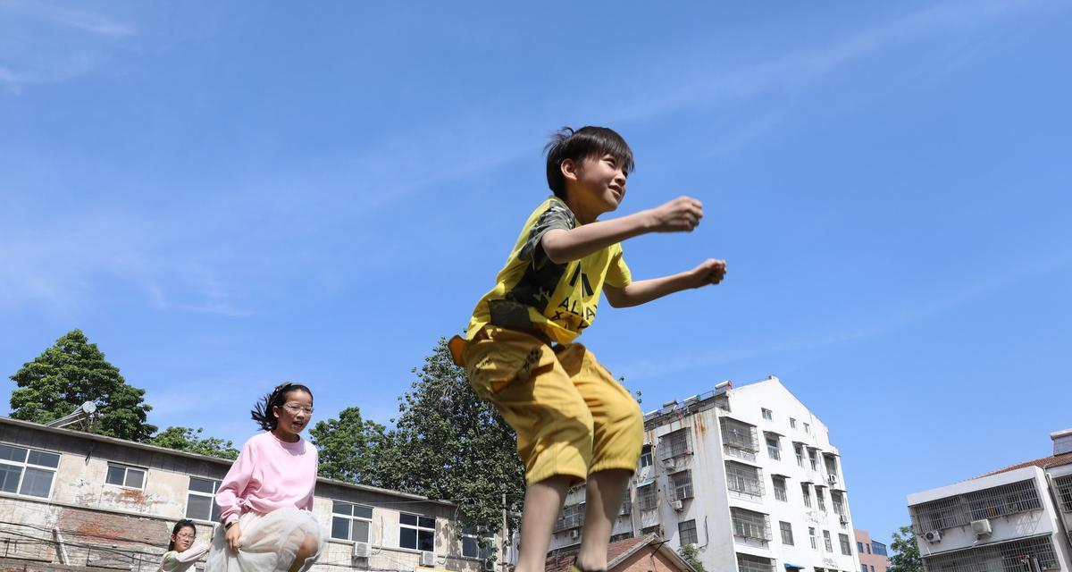 足球少年的跳绳技巧（跳绳训练对足球技巧的提升）